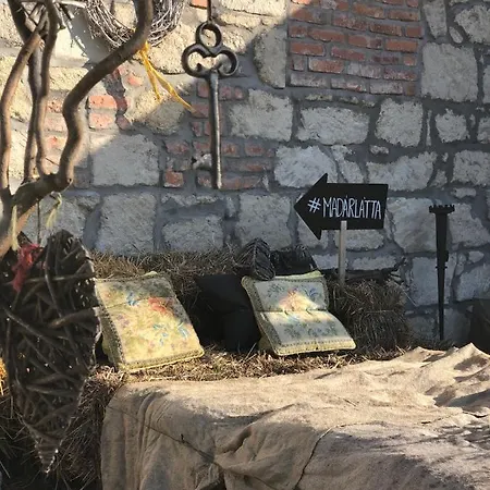 Madarlatta Vendeghaz Gasthof *
